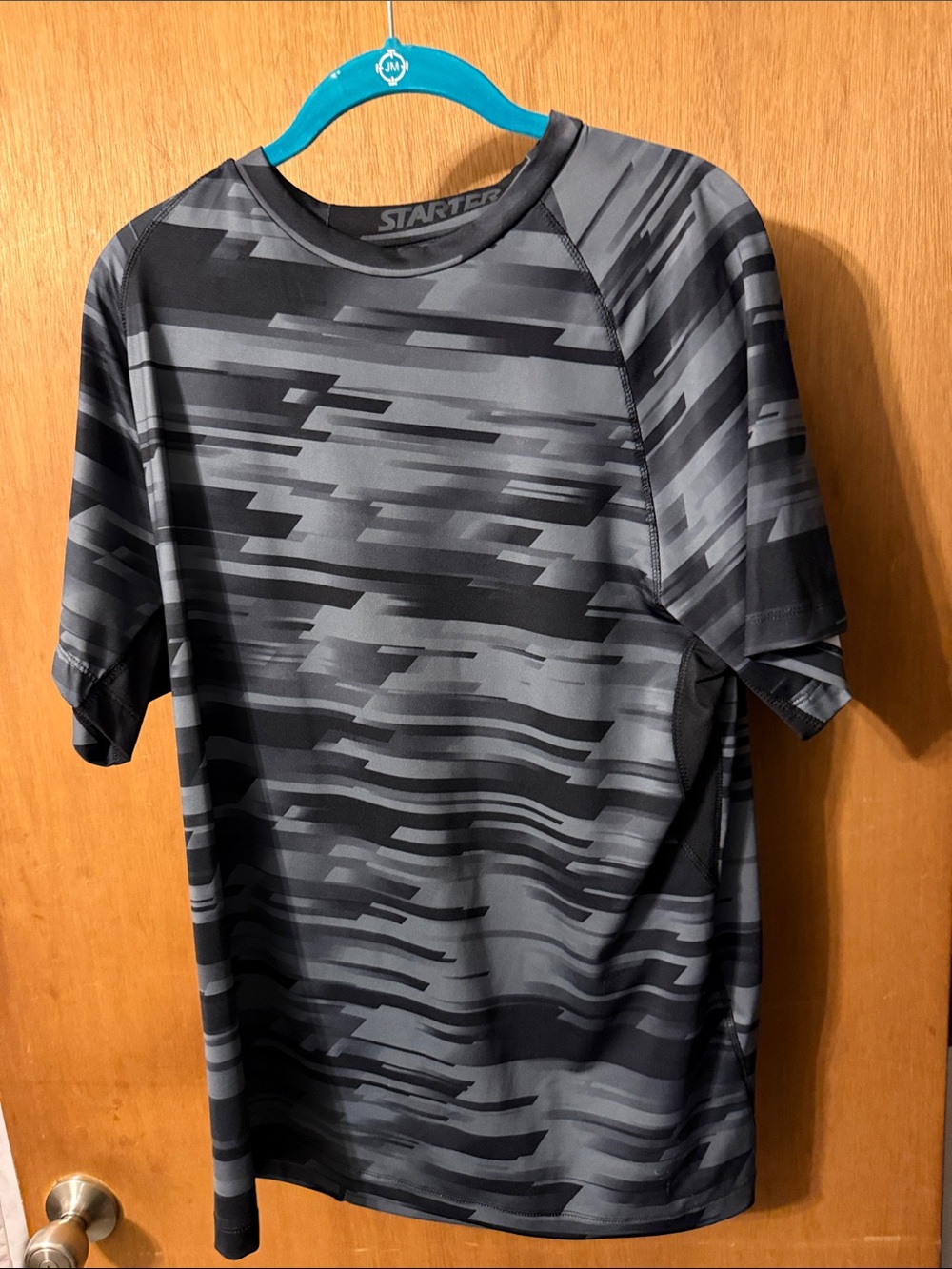 STARTER Men's Short-Sleeve Athletic Tee in Black and Gray Digital Camo